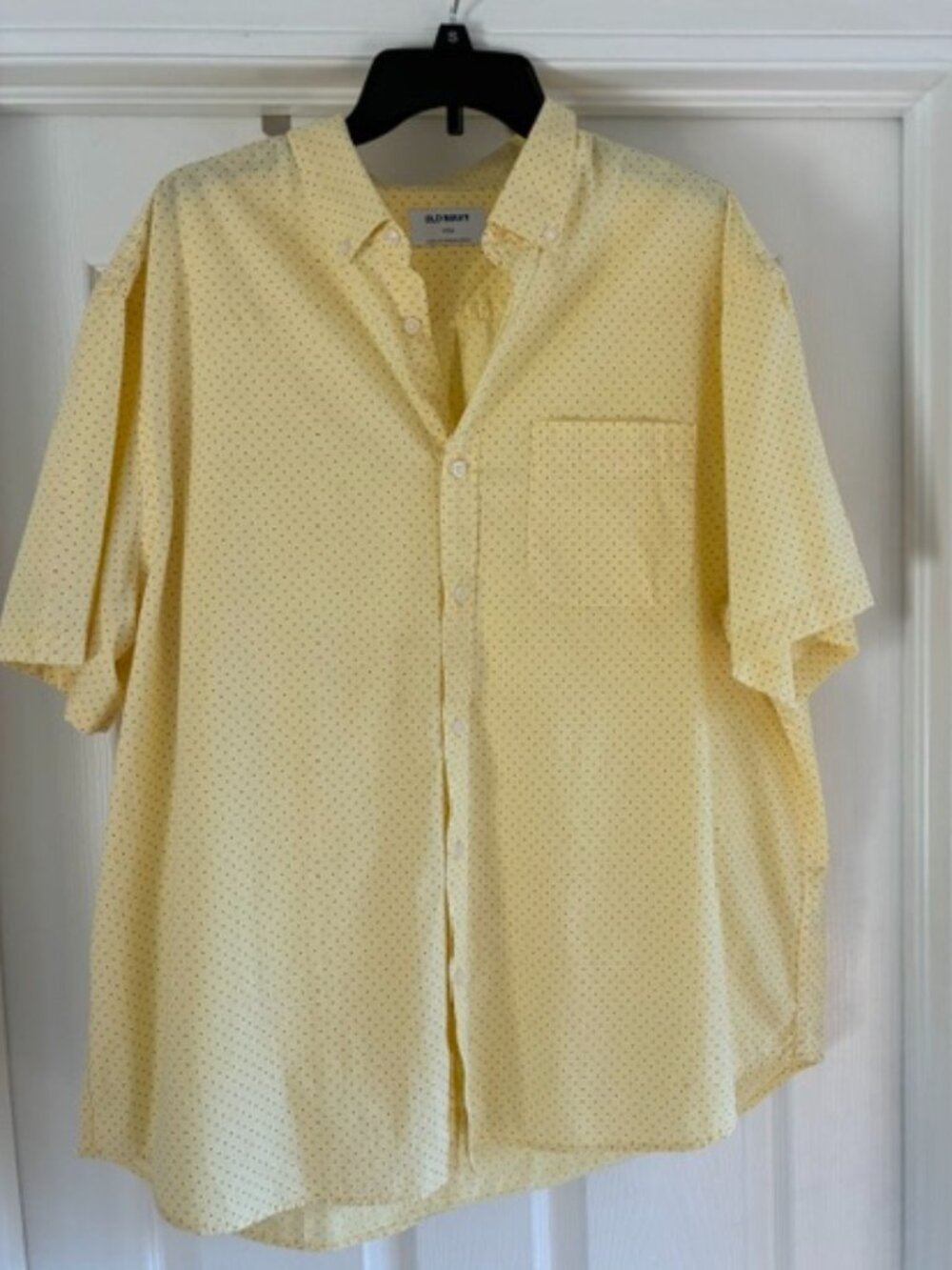 Old Navy Butter Yellow Men's XXL short sleeve button down, in great condition!